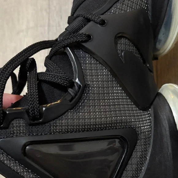 Nike Men's Black and Green Athletic Shoes